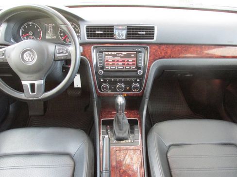 Used 2013 Volkswagen Passat 2.5 SE image 17