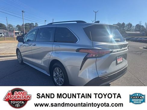 Used 2021 Toyota Sienna XLE image 5