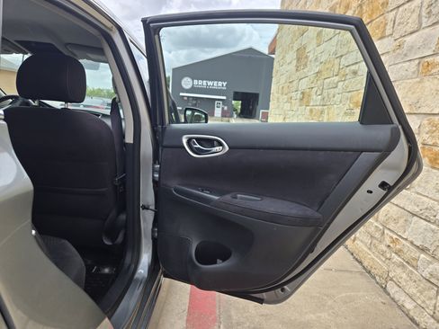 Used 2013 Nissan Sentra SR FWD image 10