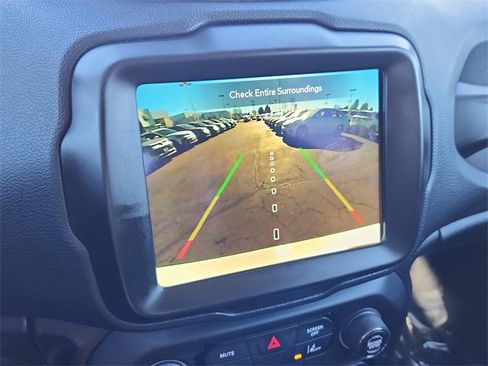 Used 2023 Jeep Renegade Latitude image 22