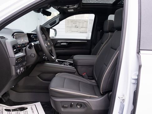 New 2026 Chevrolet Suburban Premier image 12