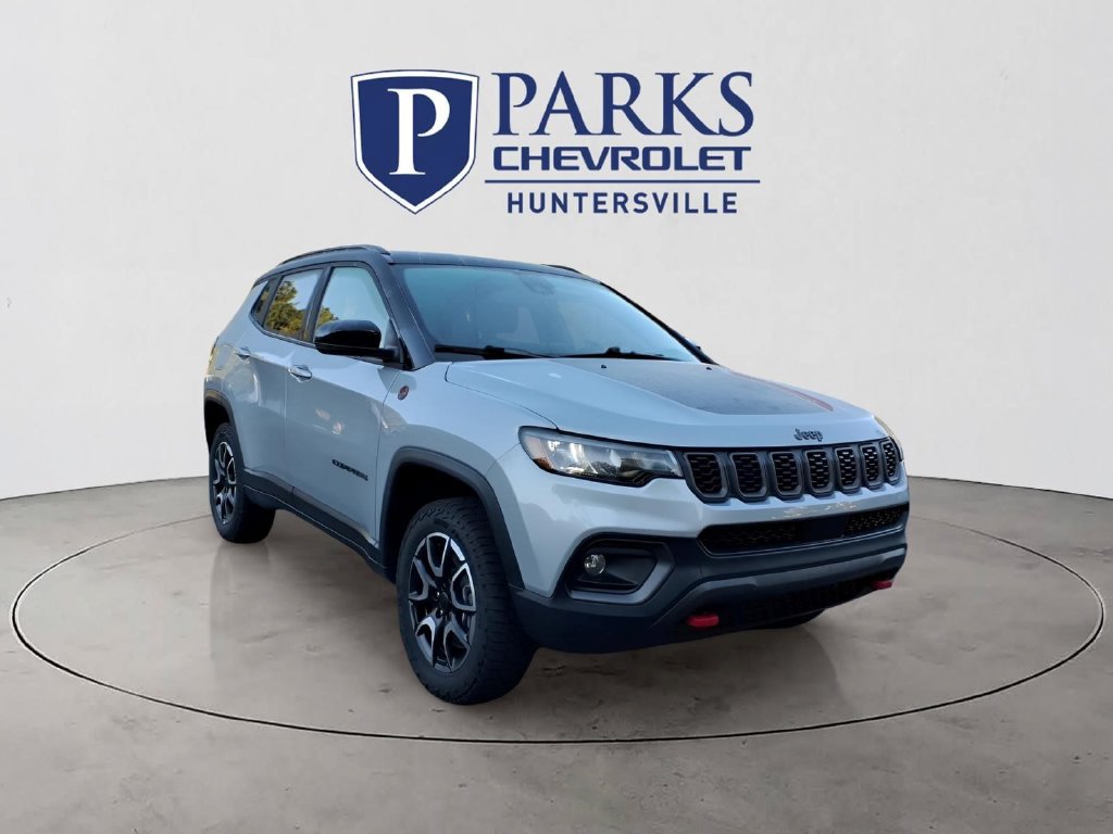Used 2025 Jeep Compass Trailhawk AWD/4WD image 1