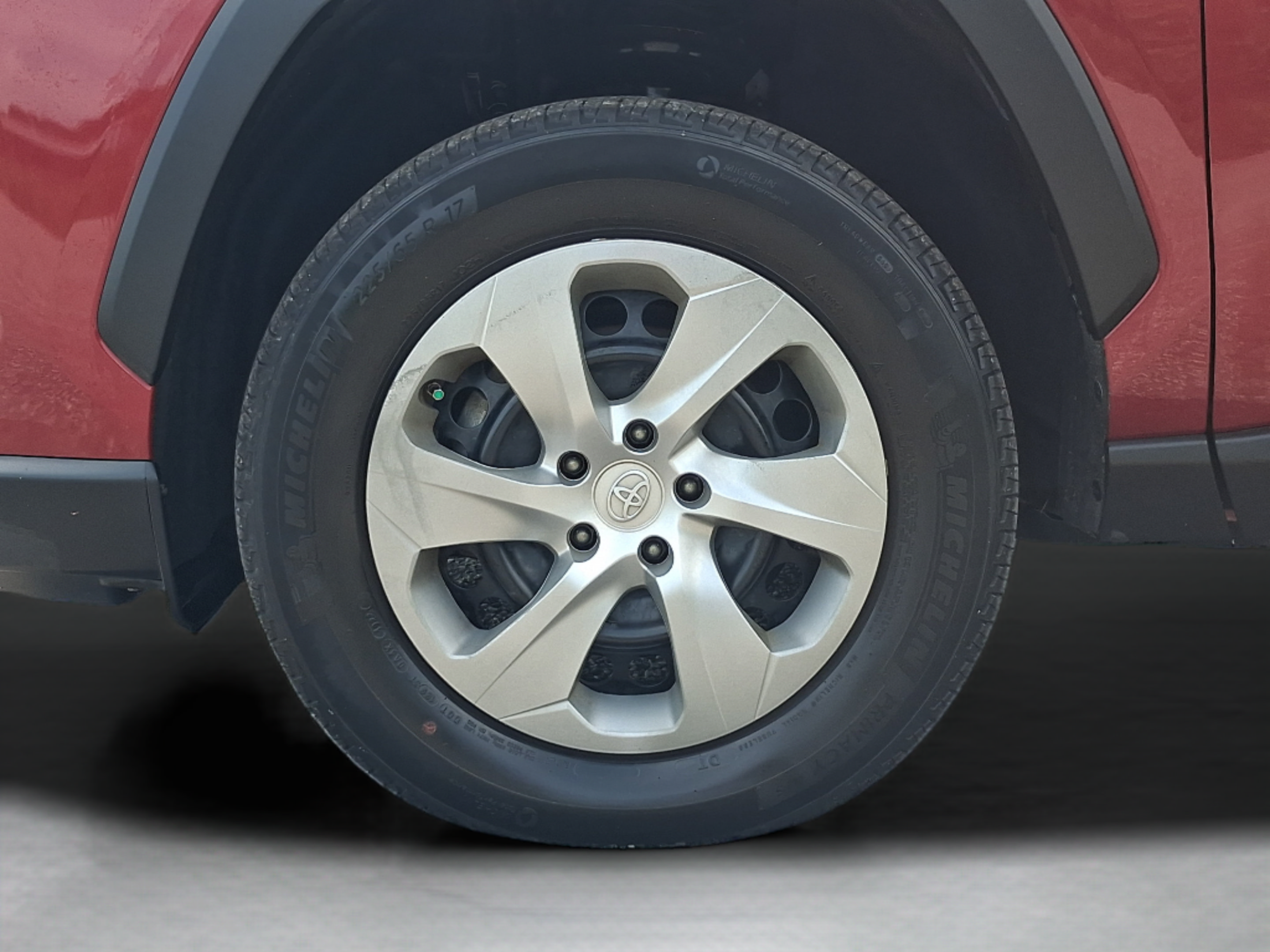 Used 2023 Toyota RAV4 LE FWD image 32