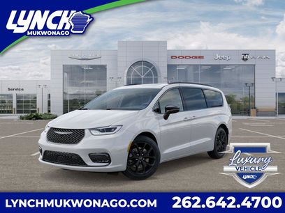 New 2026 Chrysler Pacifica Limited w/ S Appearance Package