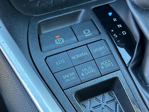 Used 2023 Toyota RAV4 XLE image 32