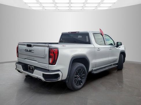 Used 2021 GMC Sierra 1500 Elevation w/ LPO, Elevation Black Package AWD/4WD image 4