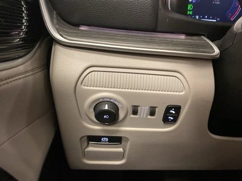 Certified 2024 Jeep Wagoneer L Series III w/ Premium Group I AWD/4WD image 22