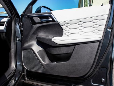 New 2025 Mitsubishi Outlander SEL image 8