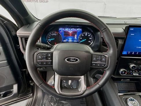 Used 2024 Ford Expedition Limited image 11
