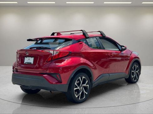 Used 2021 Toyota C-HR XLE FWD image 5