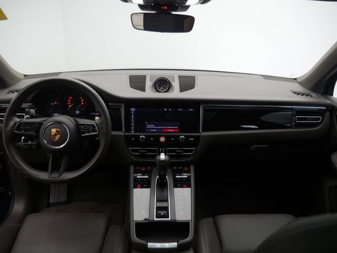 Certified 2023 Porsche Macan AWD/4WD image 28