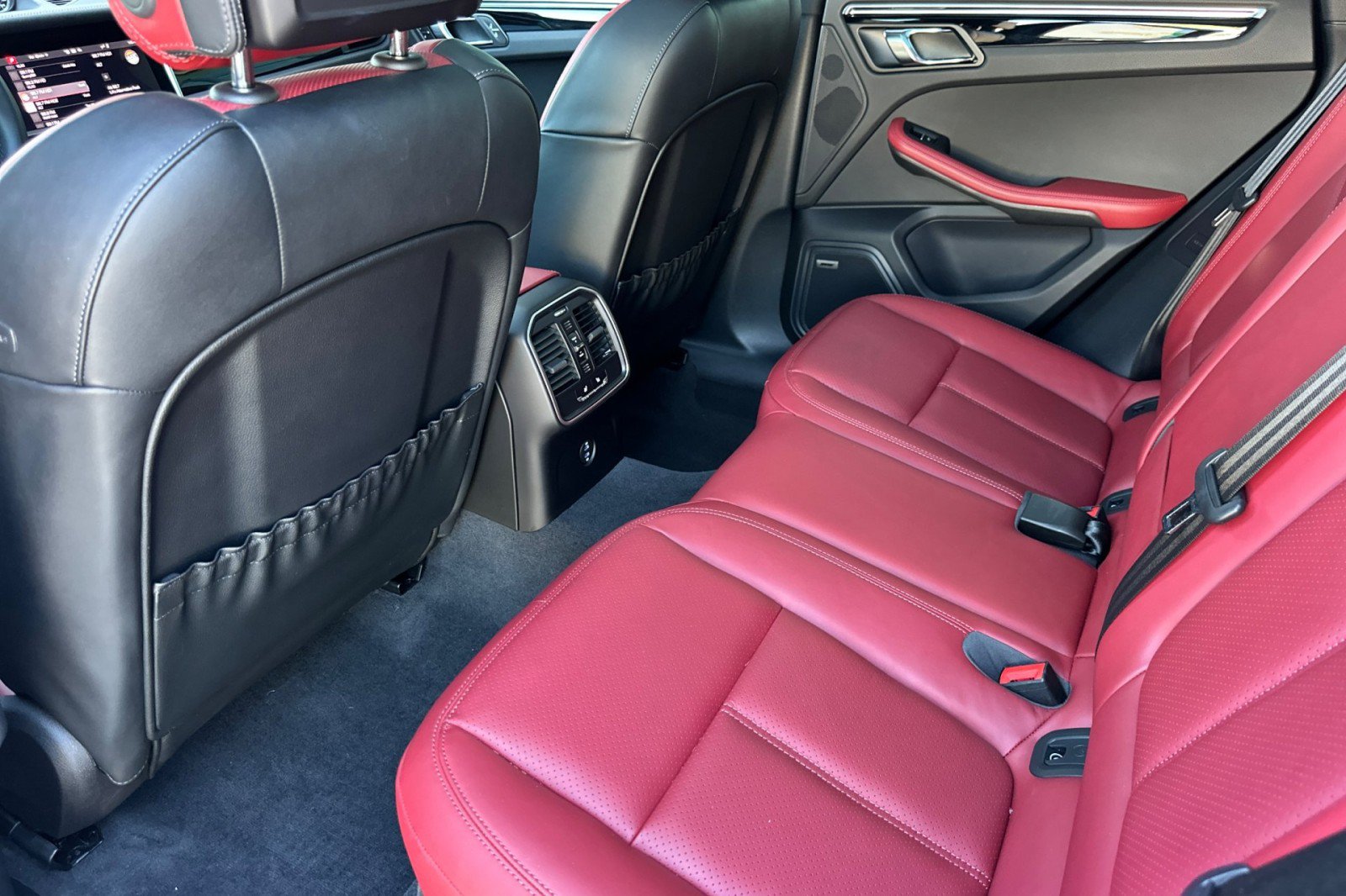 Certified 2024 Porsche Macan AWD/4WD image 13
