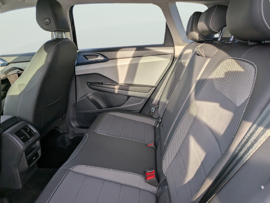 Certified 2024 Volkswagen Taos SE FWD image 16