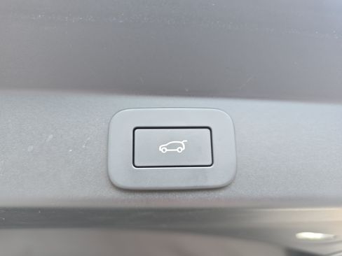 Certified 2025 Land Rover Range Rover Sport SE AWD/4WD image 13