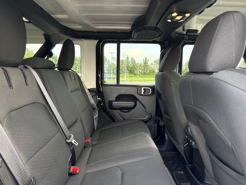 Used 2023 Jeep Wrangler Unlimited AWD/4WD image 16