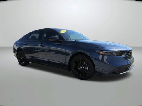 Used 2025 Honda Accord SE image 2