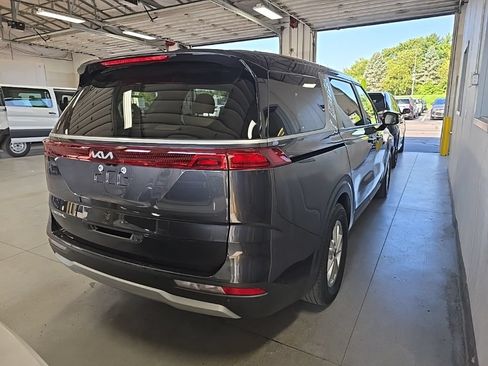 Used 2024 Kia Carnival LX FWD image 4