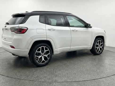 Used 2025 Jeep Compass Limited image 9