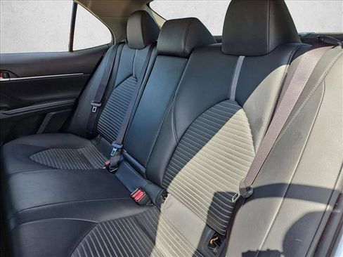Used 2018 Toyota Camry SE FWD image 16