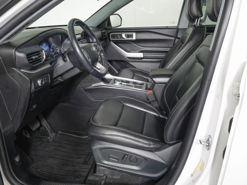 Used 2022 Ford Explorer XLT w/ Equipment Group 202A image 15
