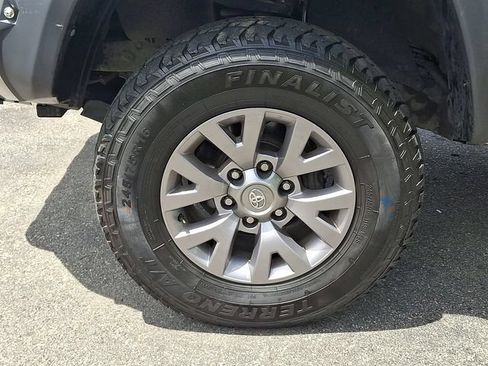 Used 2019 Toyota Tacoma SR5 RWD image 8