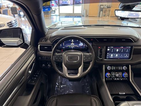 Used 2022 GMC Yukon XL Denali w/ Denali Premium Package RWD image 17