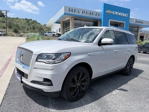 Used 2024 Lincoln Navigator Reserve AWD/4WD image 9