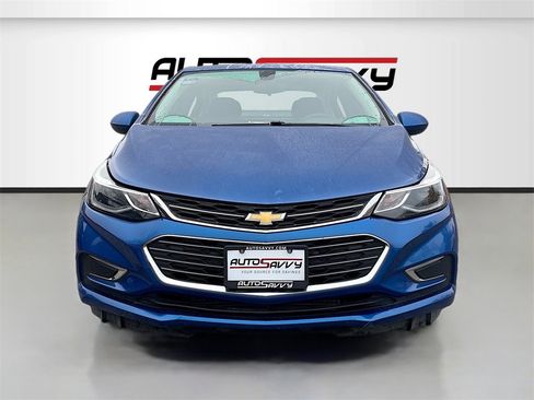 Used 2017 Chevrolet Cruze LT w/ Convenience Package image 2