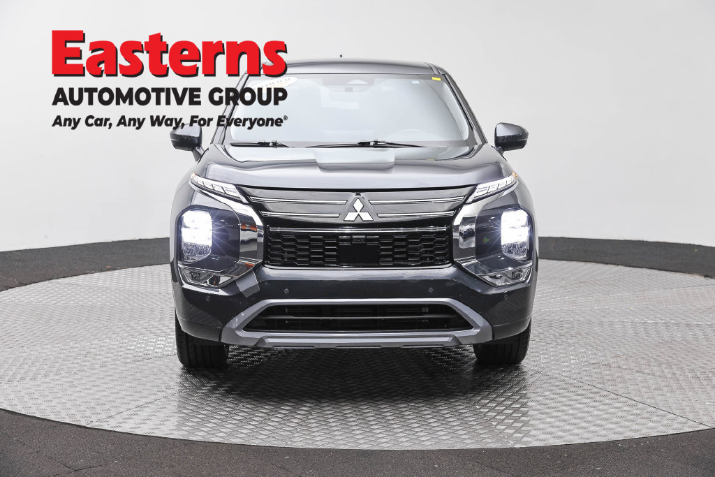 Used 2025 Mitsubishi Outlander SE FWD image 3