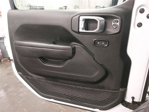 Used 2022 Jeep Gladiator Sport image 26