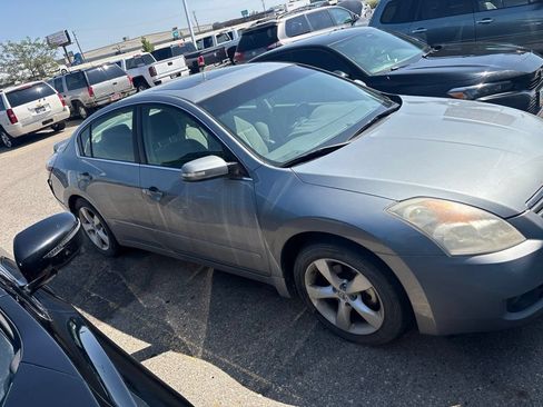 Used 2008 Nissan Altima 3.5 SE w/ Sport Pkg FWD image 2