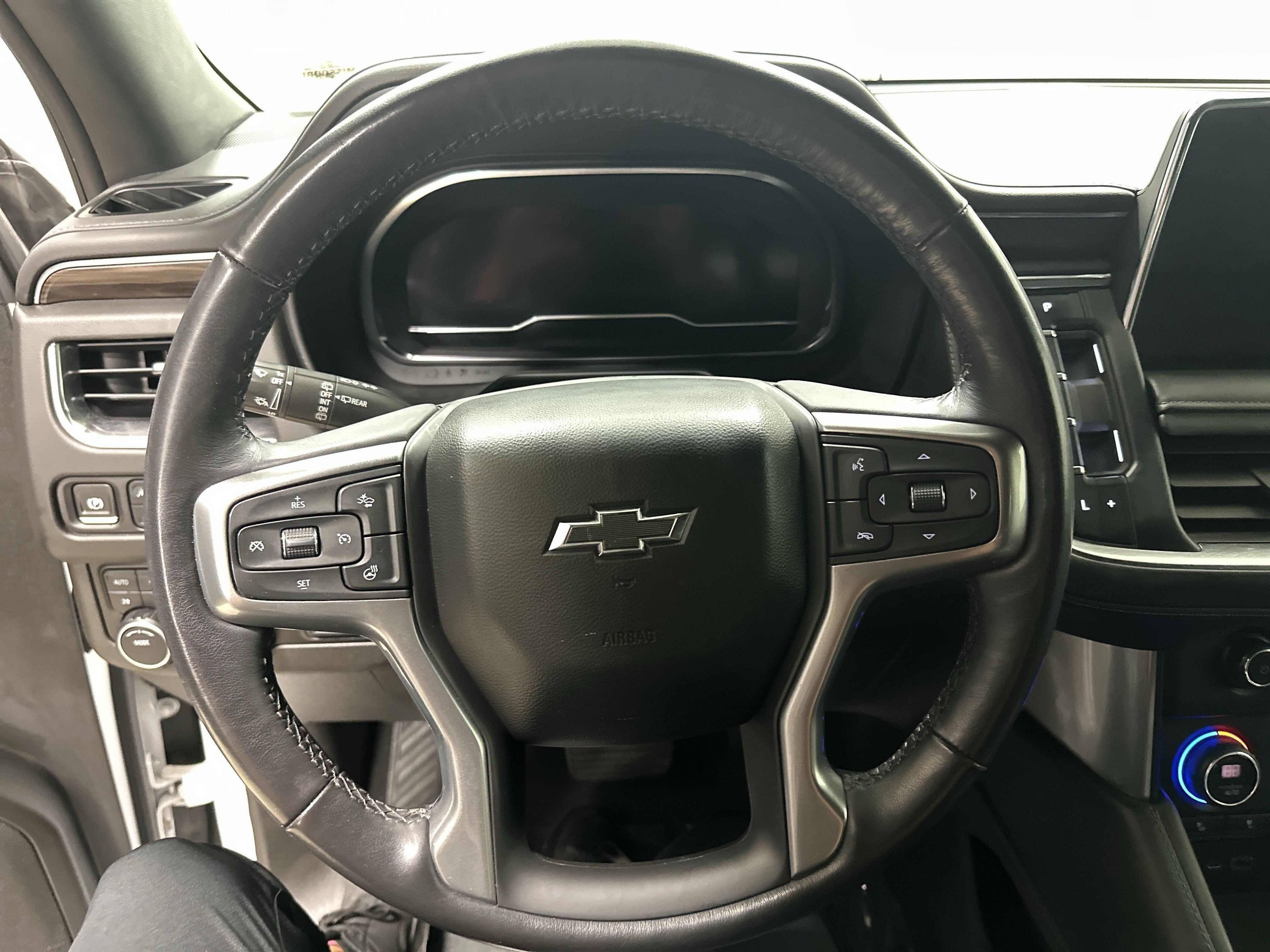 Used 2022 Chevrolet Tahoe Z71 w/ Luxury Package AWD/4WD image 18