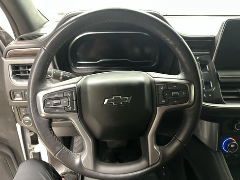 Used 2022 Chevrolet Tahoe Z71 w/ Luxury Package AWD/4WD image 18