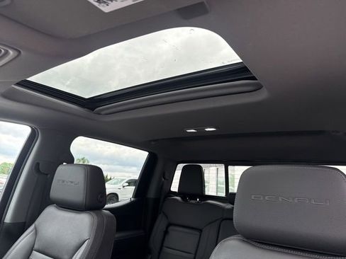 Used 2019 GMC Sierra 1500 Denali w/ Denali Ultimate Package AWD/4WD image 30