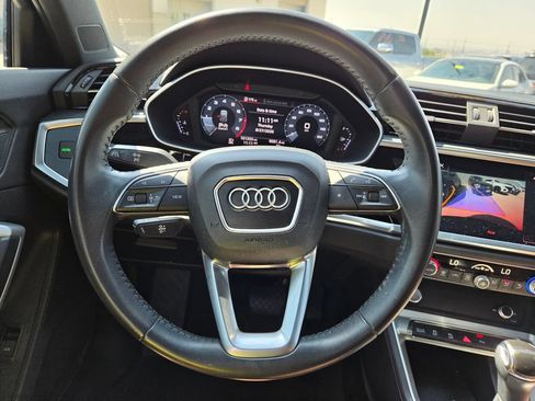 Used 2019 Audi Q3 2.0T Premium w/ Convenience Package AWD/4WD image 17