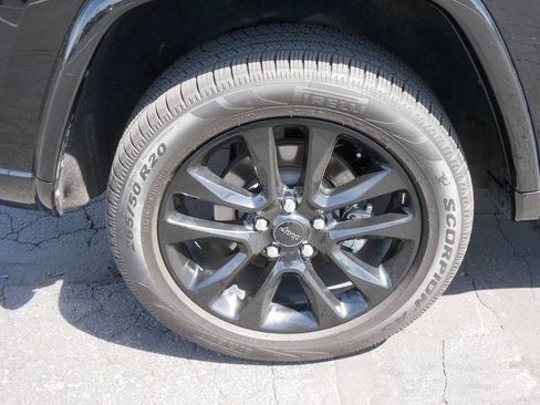 Used 2021 Jeep Grand Cherokee Laredo X AWD/4WD image 8