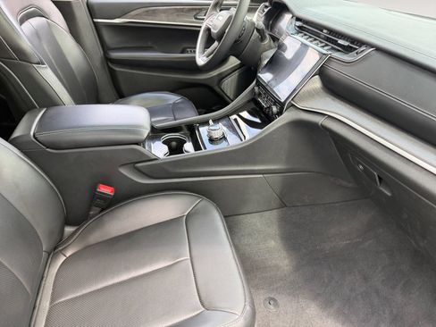 Used 2023 Jeep Grand Cherokee L Limited w/ Luxury Tech Group II AWD/4WD image 8