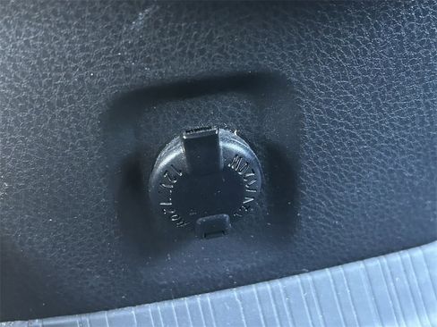 Used 2022 Toyota Sienna Limited image 40