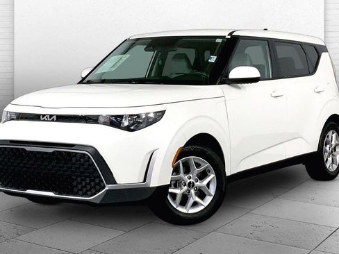 Certified 2025 Kia Soul LX w/ LX Technology Package FWD image 12