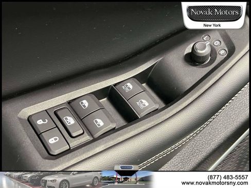 Used 2023 Jeep Grand Cherokee L Limited AWD/4WD image 19