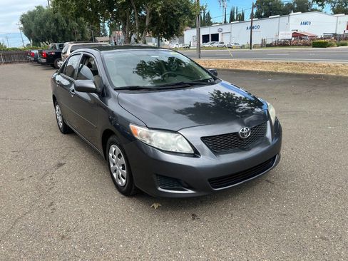 Used 2010 Toyota Corolla image 1