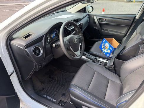 Used 2018 Toyota Corolla SE w/ SE Premium Package image 4