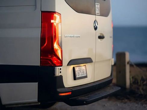 Used 2021 Mercedes-Benz Sprinter 2500 image 76