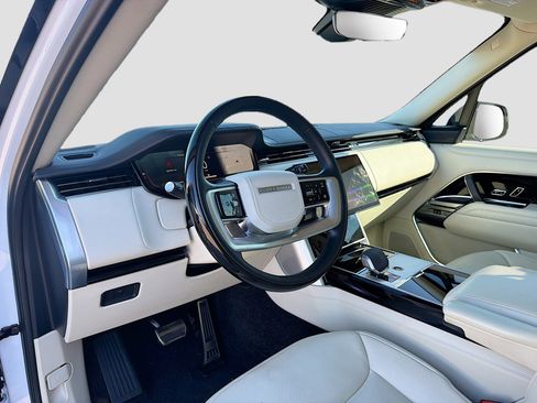 Used 2024 Land Rover Range Rover Long Wheelbase SE image 27