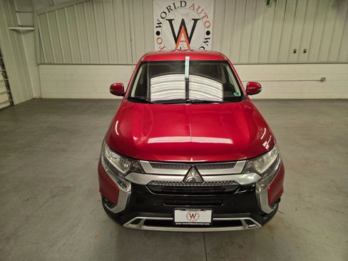 Used 2019 Mitsubishi Outlander SE image 12