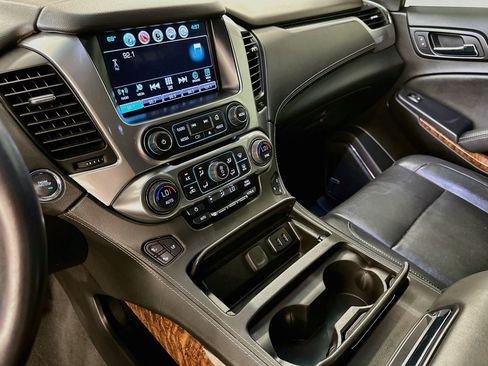 Used 2019 Chevrolet Suburban Premier AWD/4WD image 26