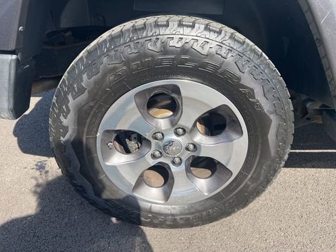 Used 2016 Jeep Wrangler Unlimited Sahara image 33