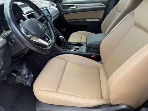 Used 2020 Volkswagen Atlas Cross Sport SE w/ Towing Package AWD/4WD image 12