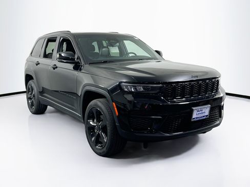 Used 2023 Jeep Grand Cherokee Altitude AWD/4WD image 3
