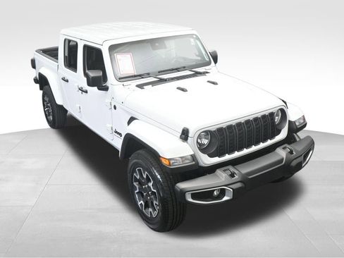 Used 2024 Jeep Gladiator Sport w/ Premium Package image 58